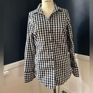 Banana Republic Riley Tailored fit black gingham button up shirt, size 8